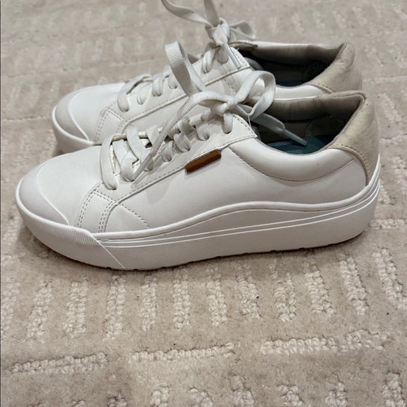Dr. Scholl's “Women’s Time off” White Sneakers - Picture 7 of 10